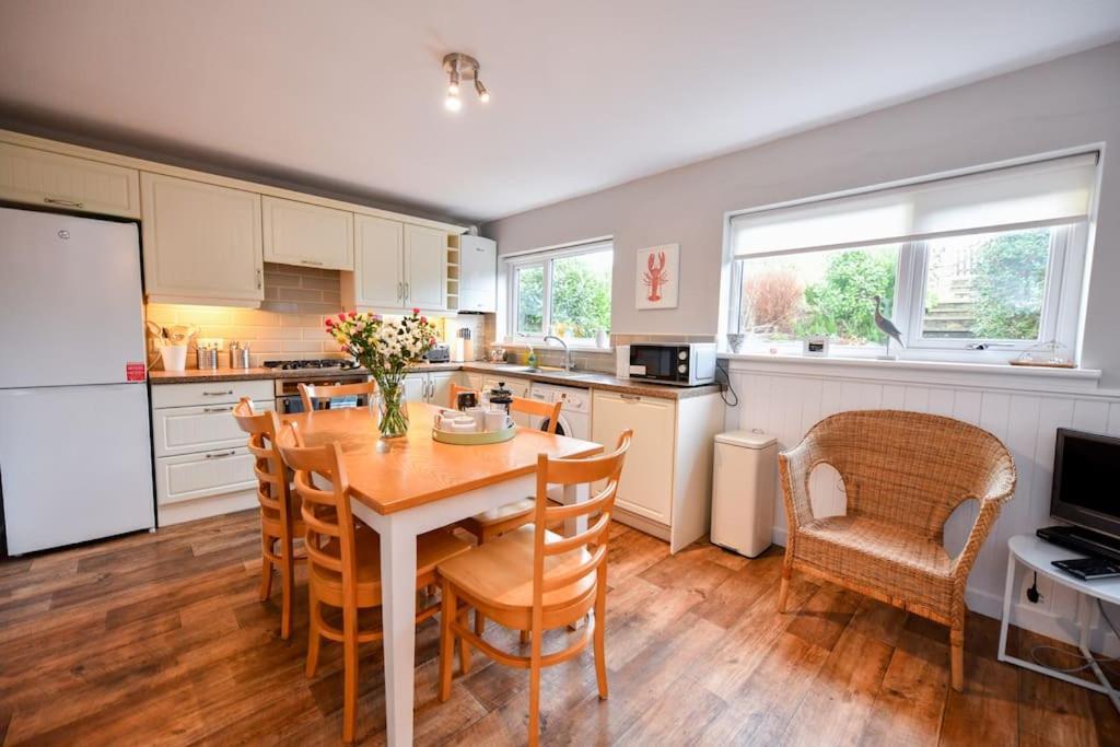 3 Bedroom Townhouse Right On The Harbour Isle of Whithorn Zewnętrze zdjęcie