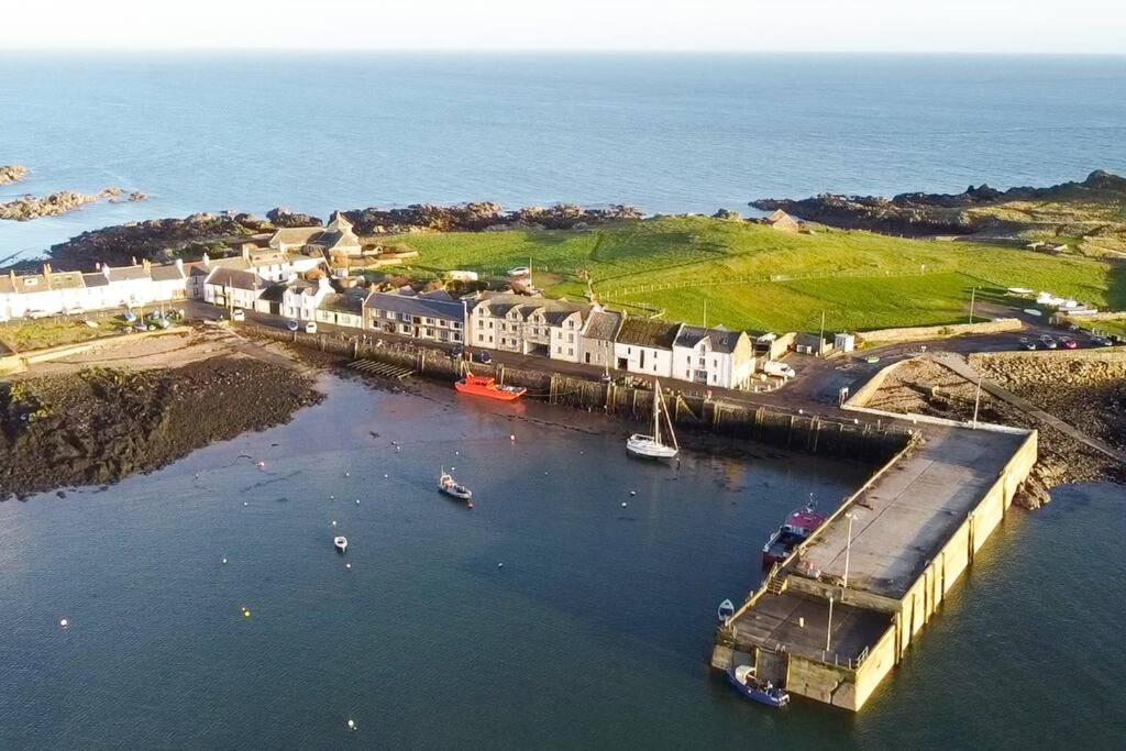 3 Bedroom Townhouse Right On The Harbour Isle of Whithorn Zewnętrze zdjęcie