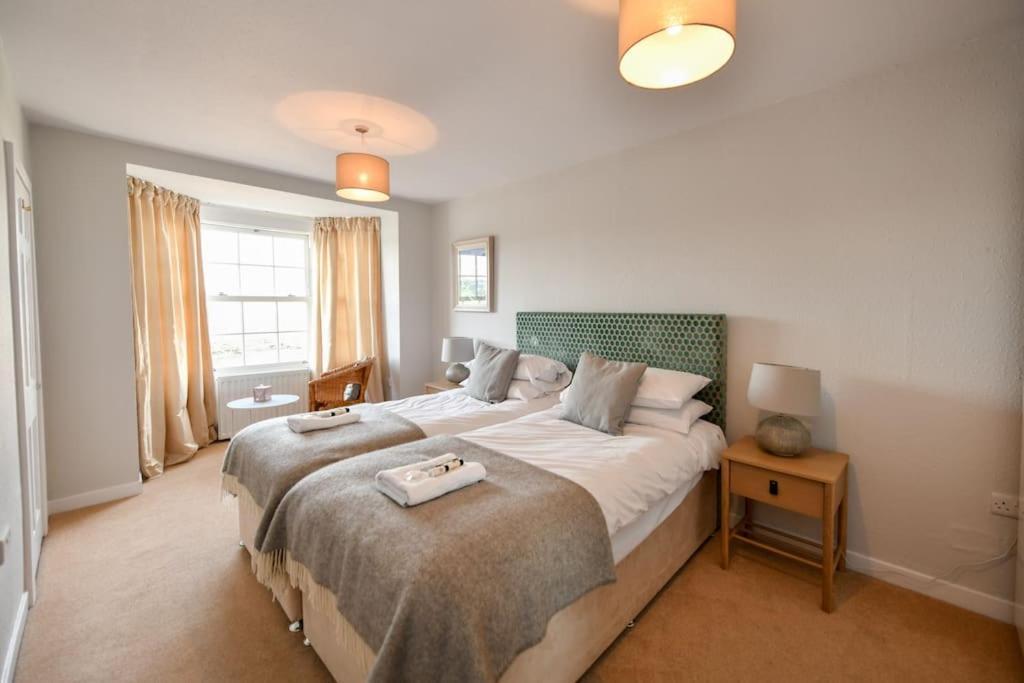 3 Bedroom Townhouse Right On The Harbour Isle of Whithorn Zewnętrze zdjęcie