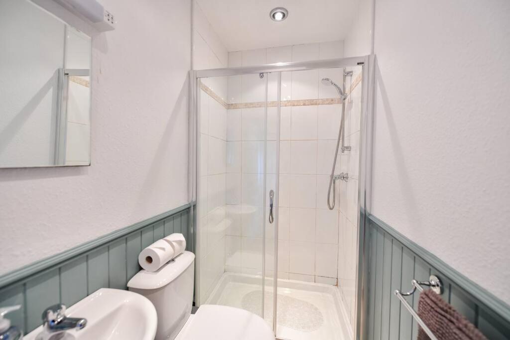 3 Bedroom Townhouse Right On The Harbour Isle of Whithorn Zewnętrze zdjęcie
