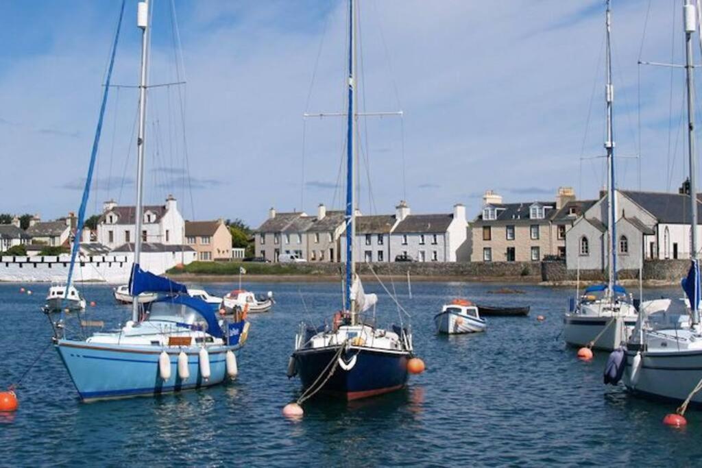 3 Bedroom Townhouse Right On The Harbour Isle of Whithorn Zewnętrze zdjęcie