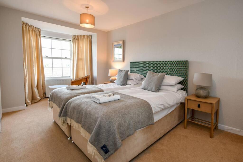 3 Bedroom Townhouse Right On The Harbour Isle of Whithorn Zewnętrze zdjęcie