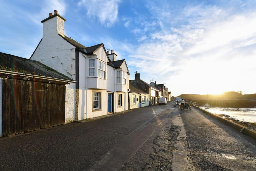 3 Bedroom Townhouse Right On The Harbour Isle of Whithorn Zewnętrze zdjęcie