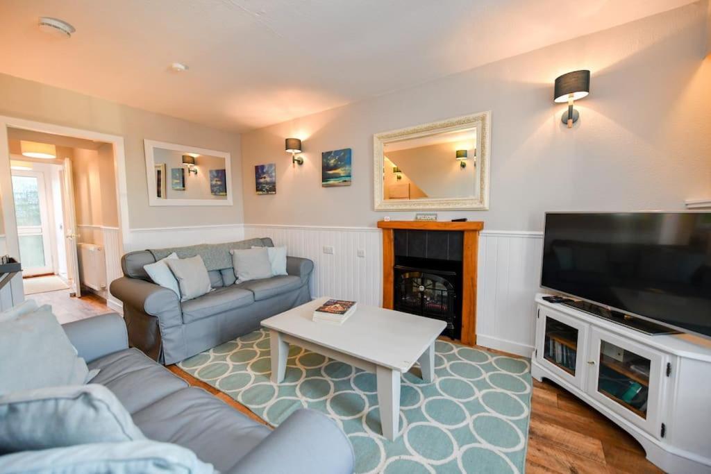 3 Bedroom Townhouse Right On The Harbour Isle of Whithorn Zewnętrze zdjęcie