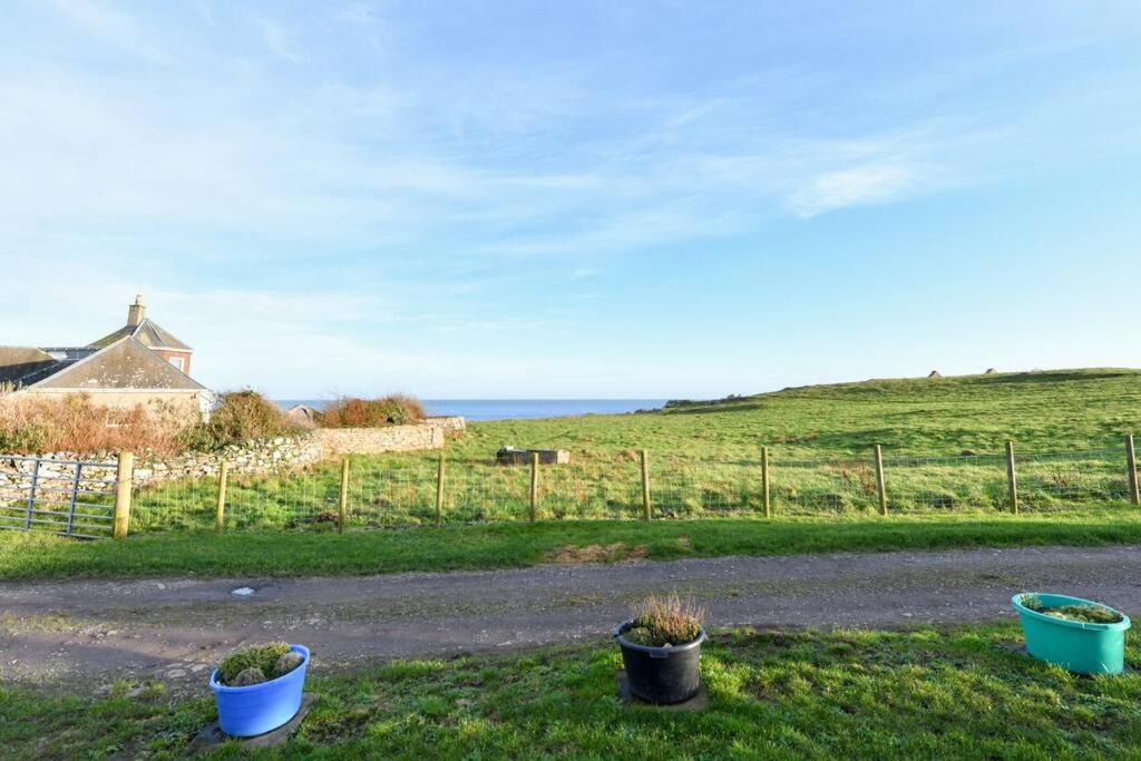 3 Bedroom Townhouse Right On The Harbour Isle of Whithorn Zewnętrze zdjęcie